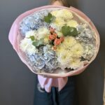 Авторский букет из 3 синих гортензий