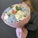 Авторский букет из 3 синих гортензий — изображение 2