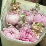 Букет из 5 розовых пионов и маттиолы нежный микс в фоамиране (Голландия) — изображение 4
