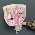 Букет из 5 розовых пионов и маттиолы нежный микс в фоамиране (Голландия) — изображение 5