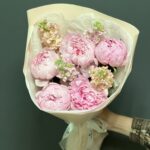 Букет из 5 розовых пионов и маттиолы нежный микс в фоамиране (Голландия) — изображение 2